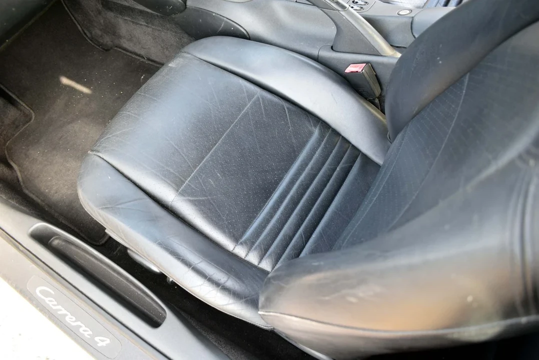 1999 Porsche 996 Carrera 4 - Image 12 of 30