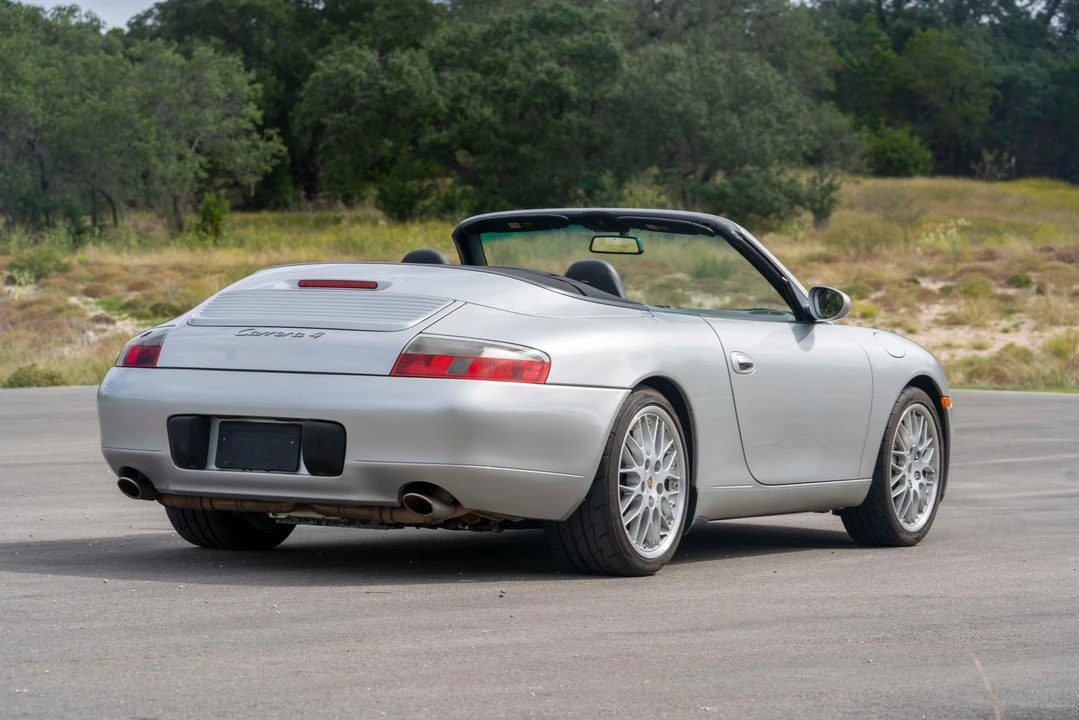 1999 Porsche 996 Carrera - Image 10 of 31