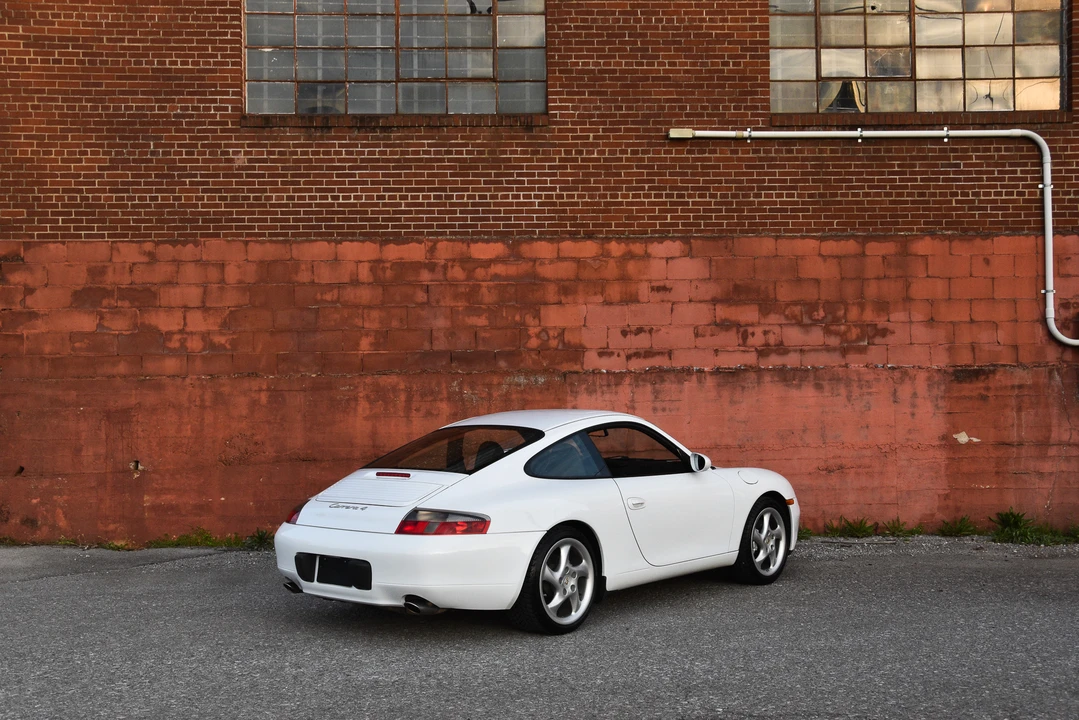 1999 Porsche 996 Carrera - Image 28 of 31