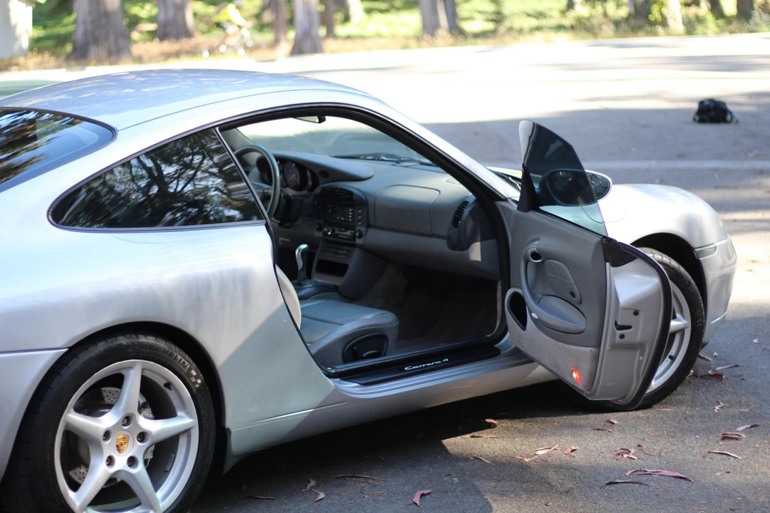 1999 Porsche 996 Carrera - Image 23 of 31