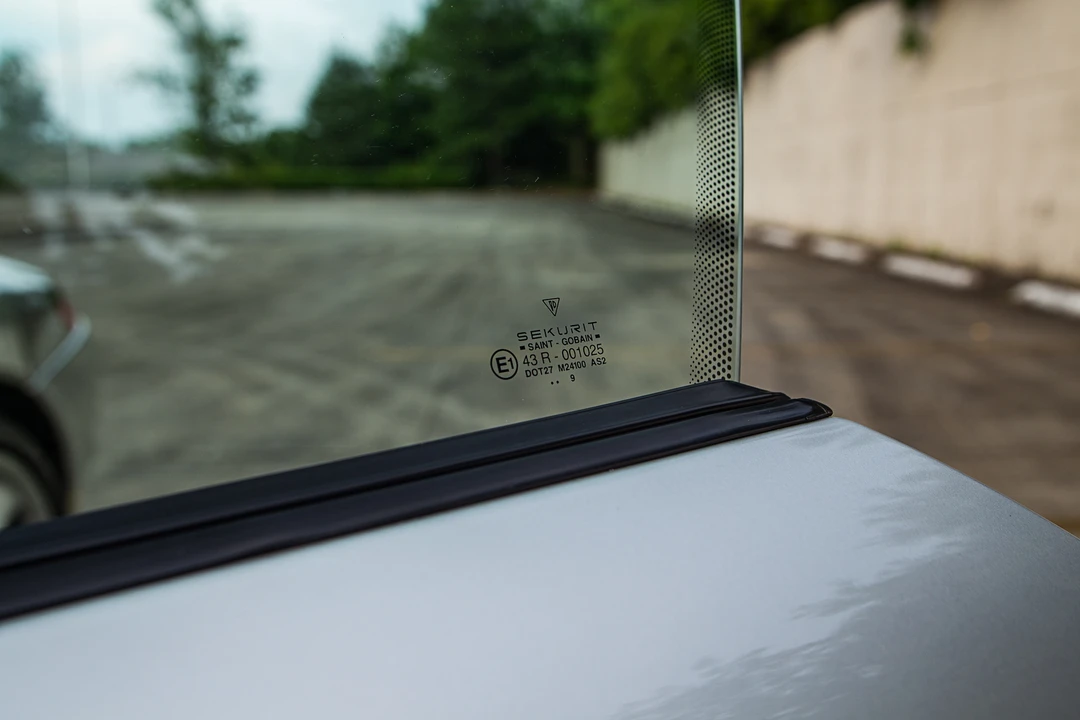 1999 Porsche 996 Carrera - Image 26 of 31