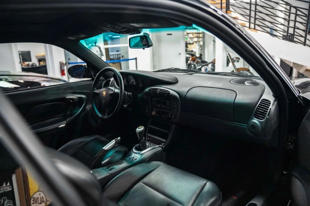 1999 Porsche 996 Carrera 4 - Image 10 of 20