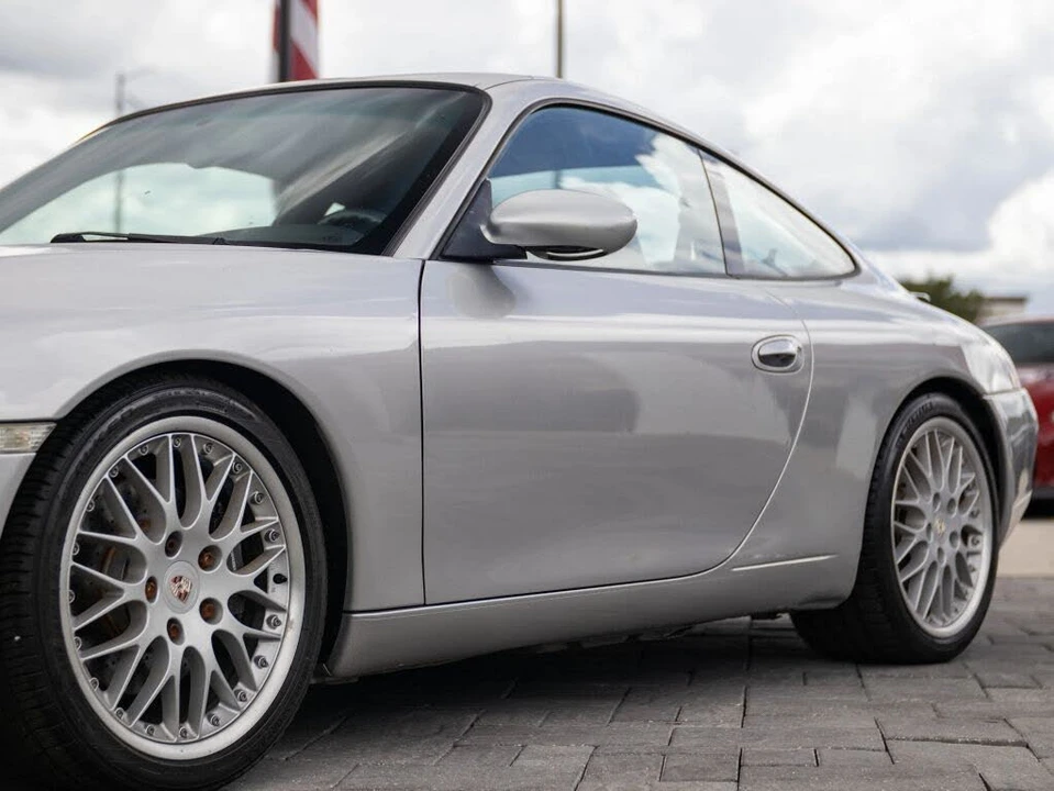 1999 Porsche 996 Carrera 4 - Image 9 of 31