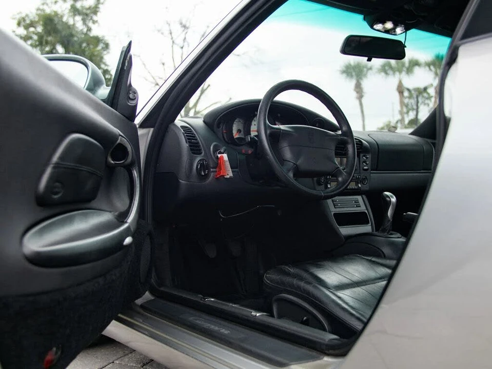 1999 Porsche 996 Carrera 4 - Image 21 of 31