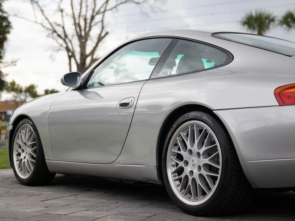 1999 Porsche 996 Carrera 4 - Image 11 of 31