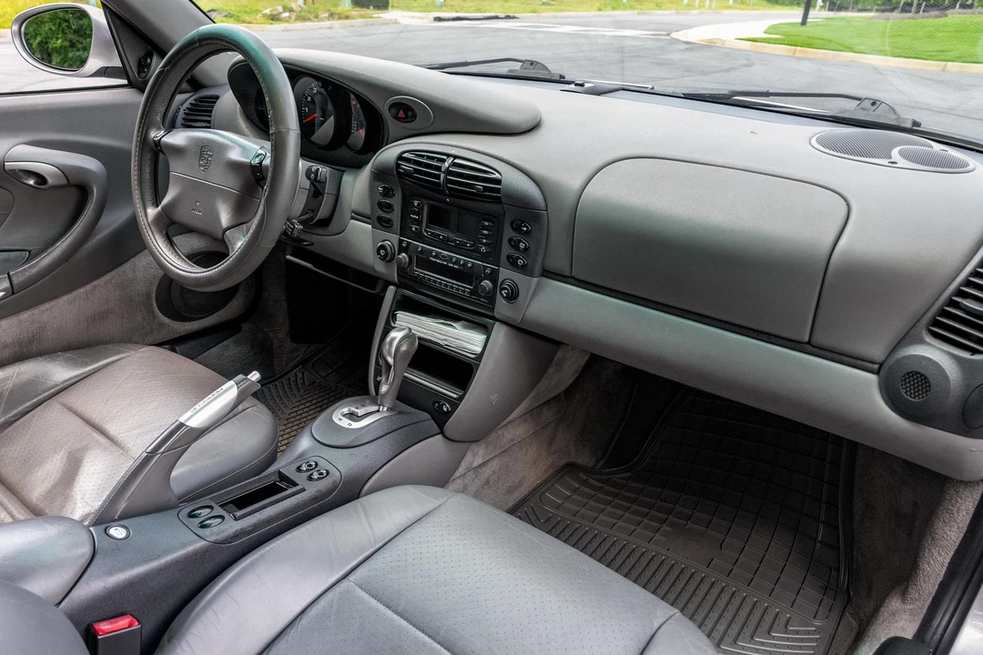 1999 Porsche 996 Carrera - Image 28 of 31