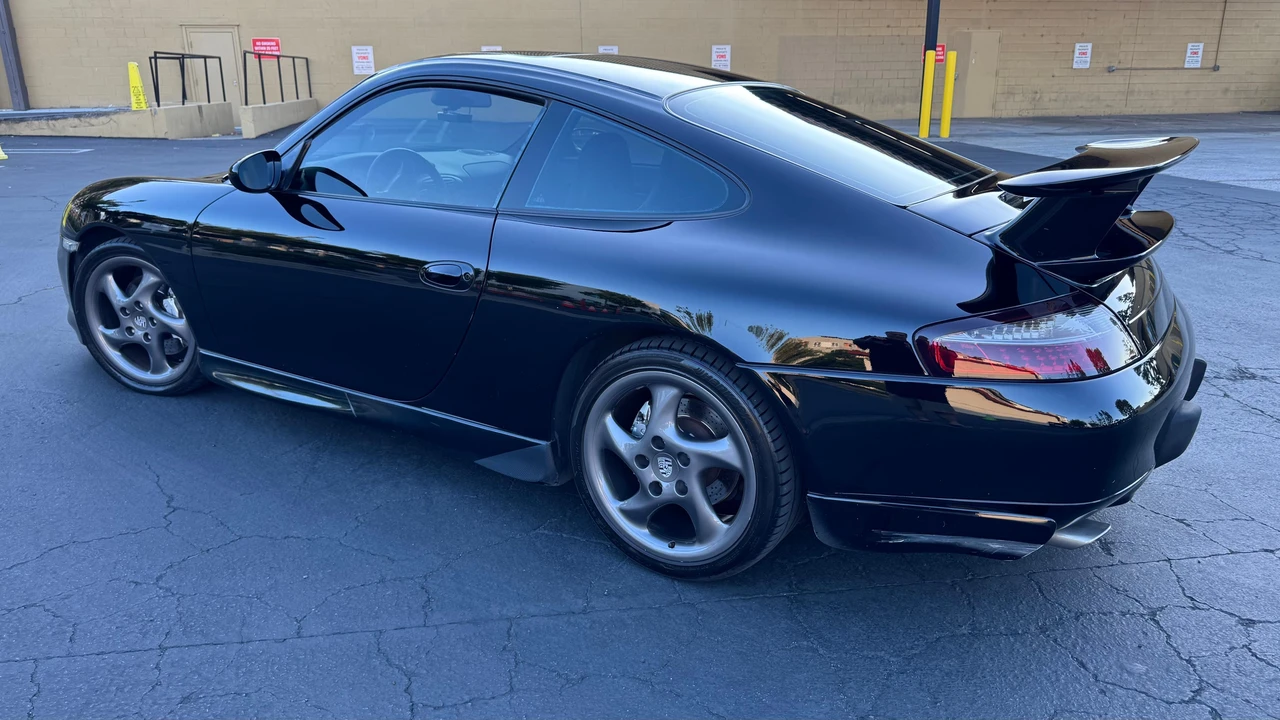 1999 Porsche 996 Carrera 4 - Image 12 of 31