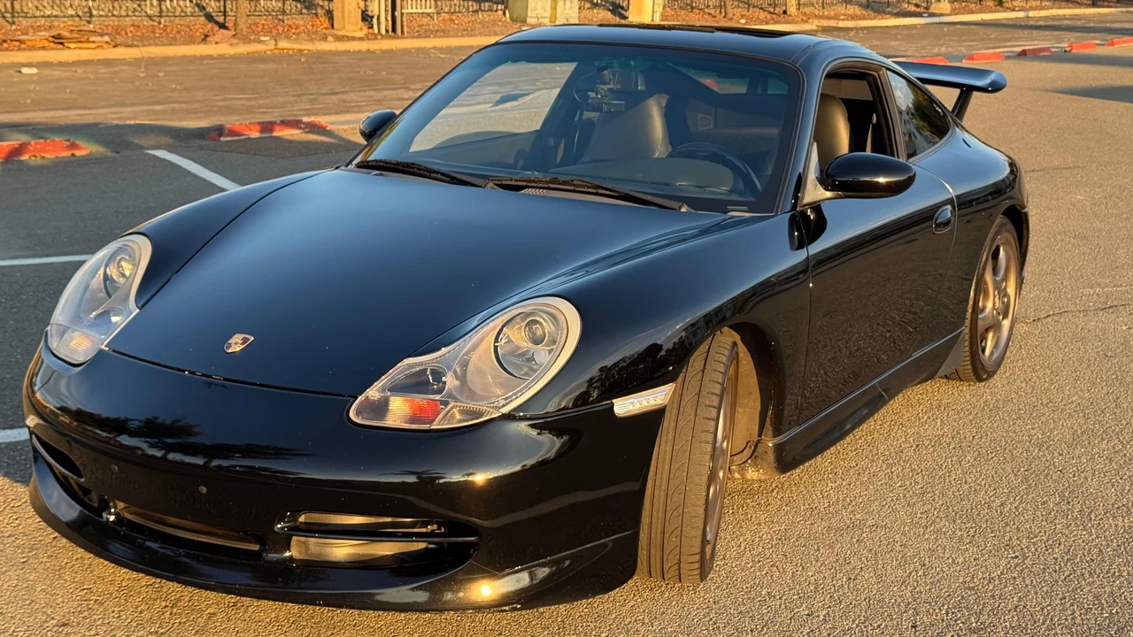 1999 Porsche 996 Carrera 4 - Image 9 of 31