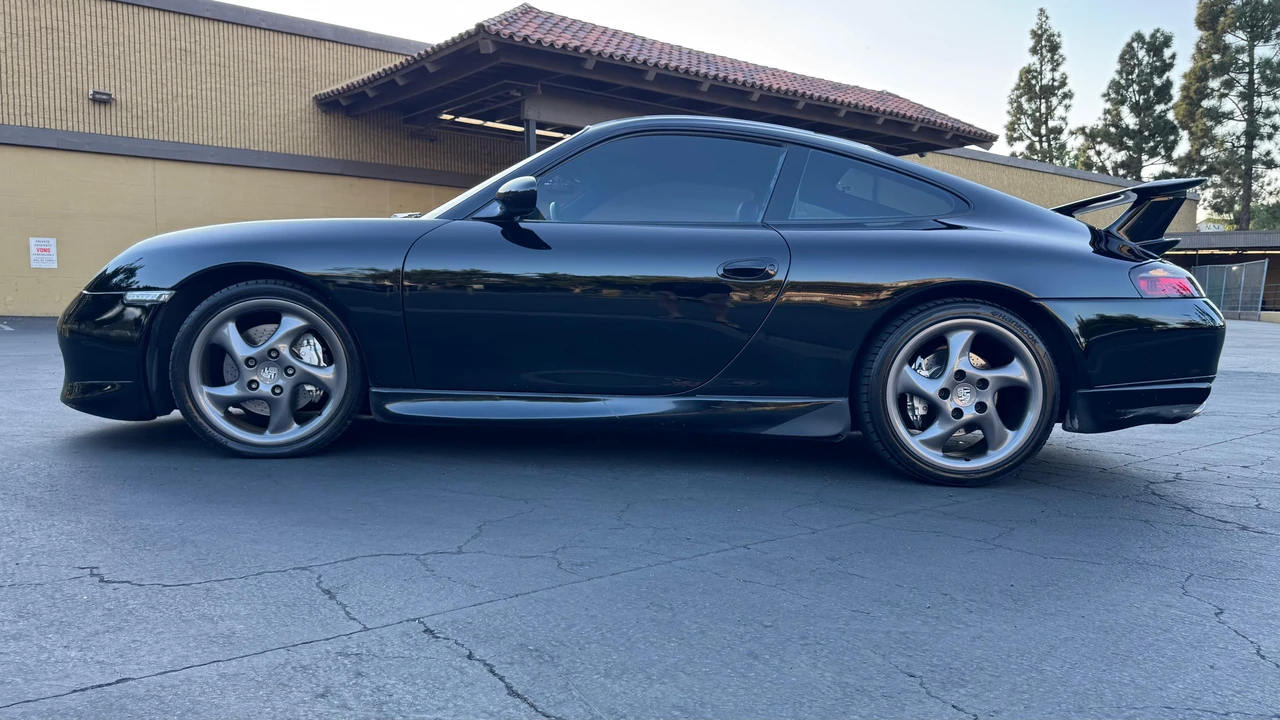 1999 Porsche 996 Carrera 4 - Image 11 of 31