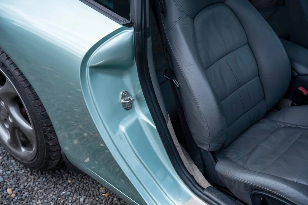 1999 Porsche 996 Carrera 4 - Image 28 of 30