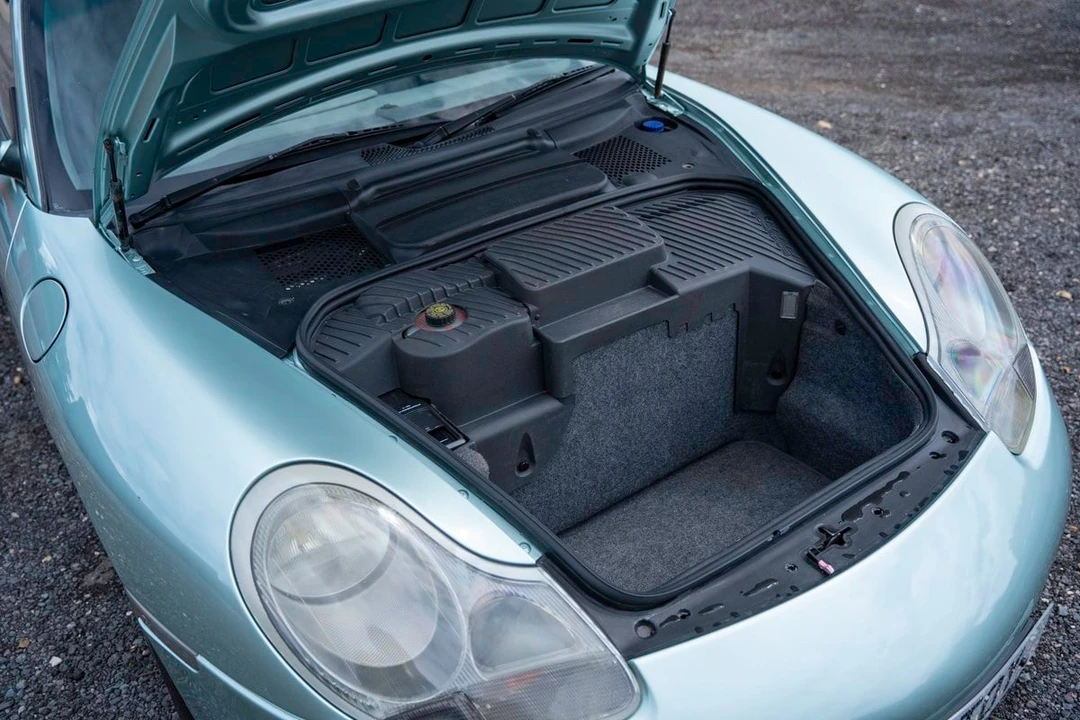 1999 Porsche 996 Carrera 4 - Image 16 of 31