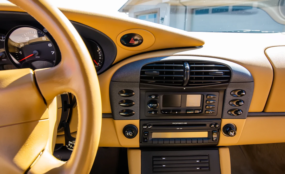 1999 Porsche 996 Carrera - Image 24 of 31