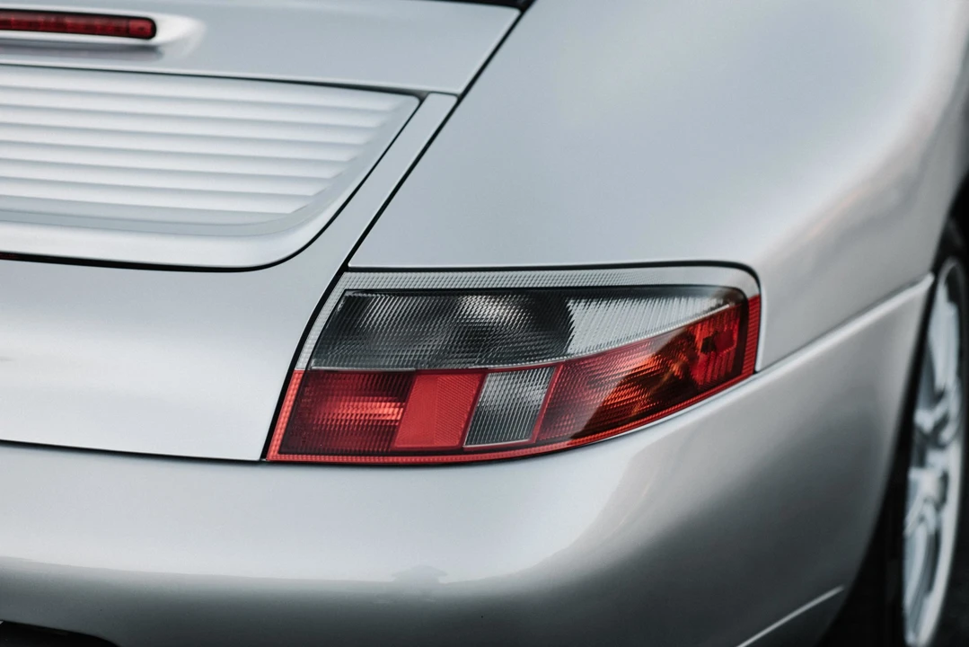 1999 Porsche 996 Carrera - Image 28 of 31