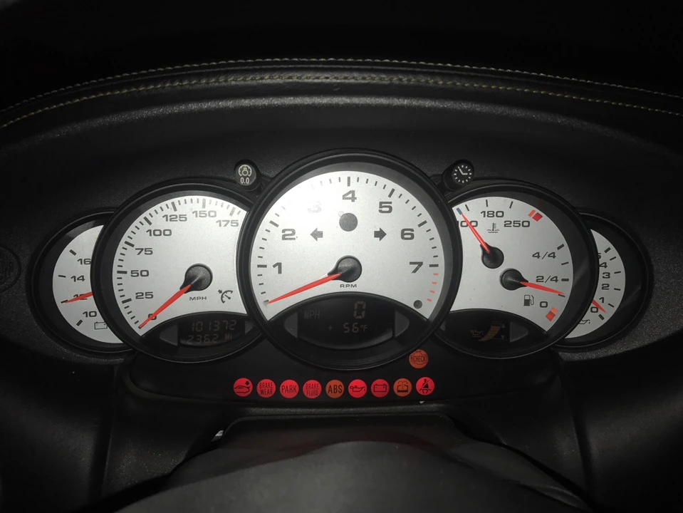 1999 Porsche 996 Carrera - Image 26 of 31