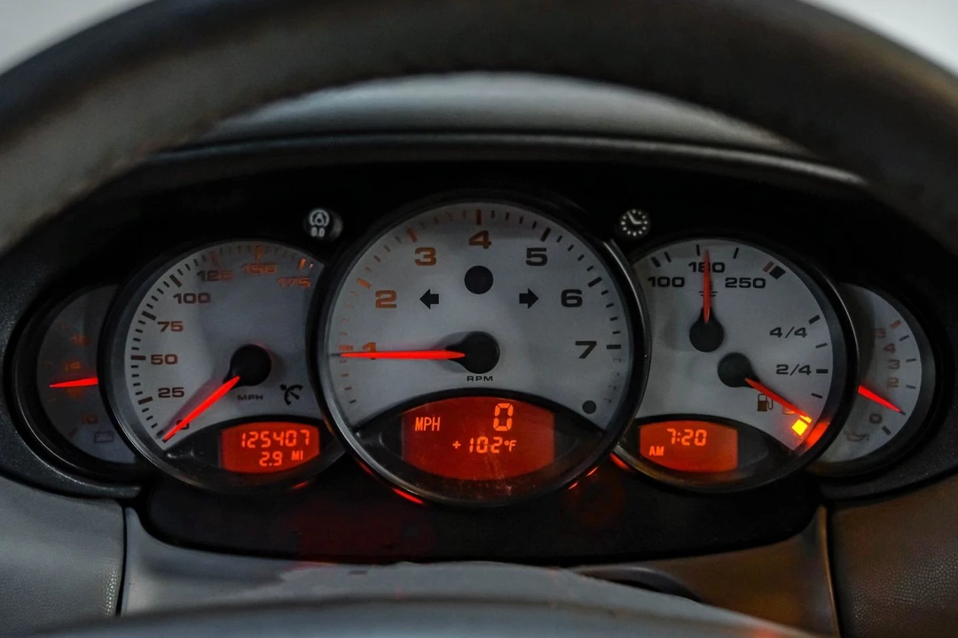 1999 Porsche 996 Carrera - Image 24 of 31