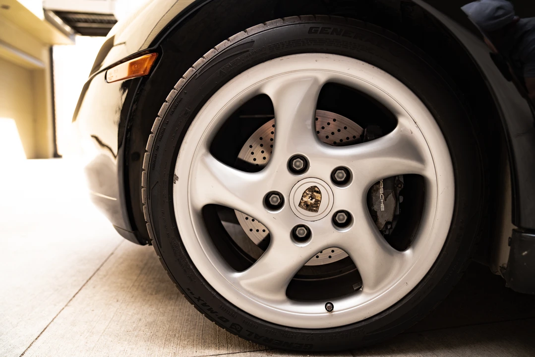 1999 Porsche 996 Carrera - Image 25 of 31