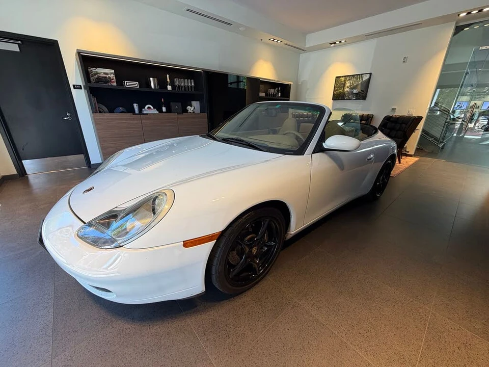 1999 Porsche 996 Carrera - Image 10 of 14