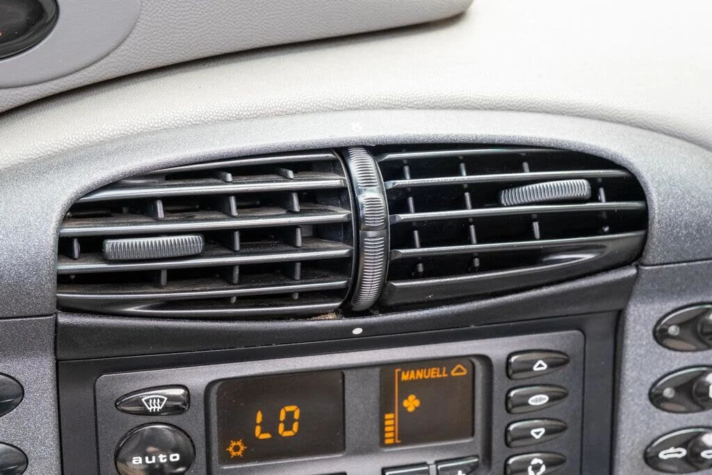 1999 Porsche 996 Carrera - Image 27 of 31