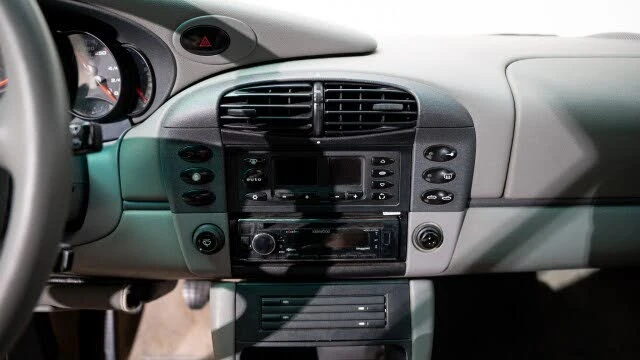 1999 Porsche 996 Carrera - Image 20 of 31