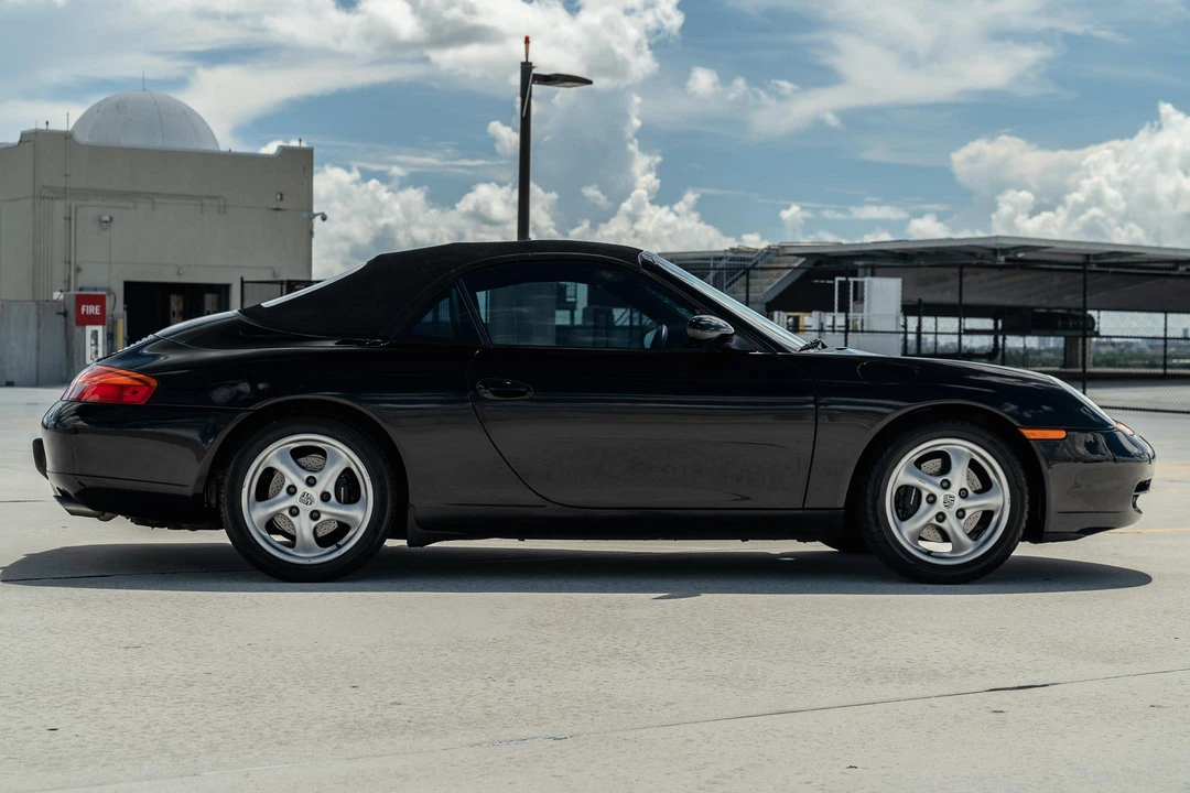 1999 Porsche 996 Carrera - Image 14 of 31