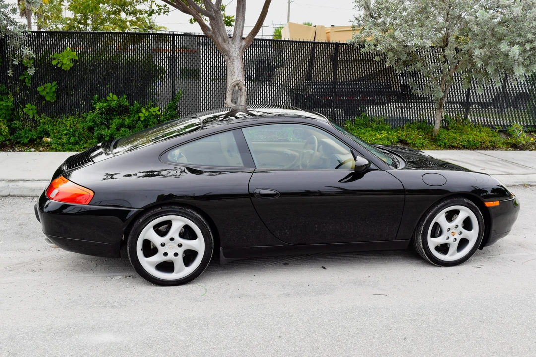 1999 Porsche 996 Carrera - Image 28 of 31
