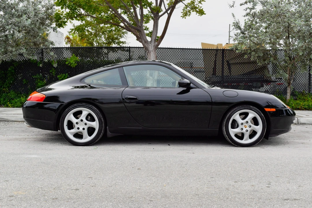 1999 Porsche 996 Carrera - Image 27 of 31