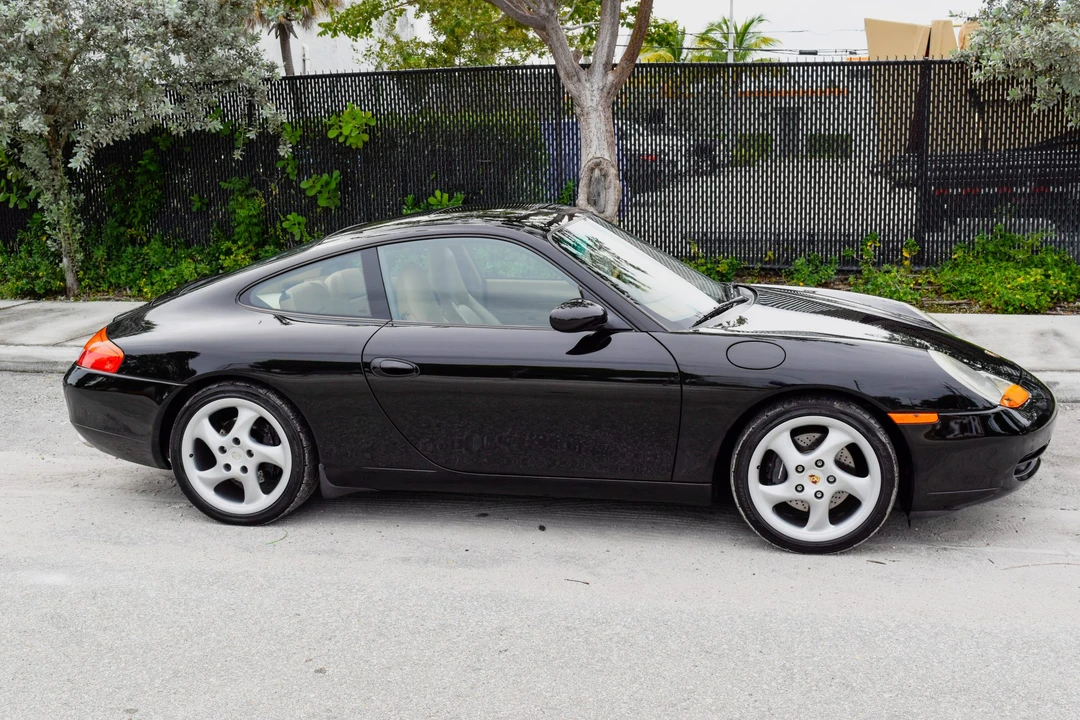 1999 Porsche 996 Carrera - Image 26 of 31