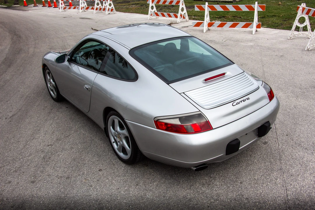 1999 Porsche 996 Carrera - Image 17 of 31