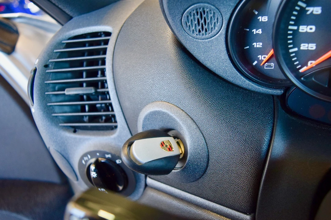 1999 Porsche 996 Carrera - Image 24 of 31