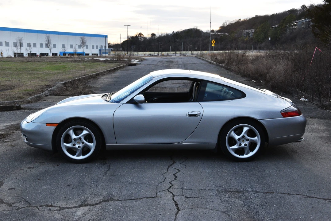 1999 Porsche 996 Carrera - Image 9 of 31