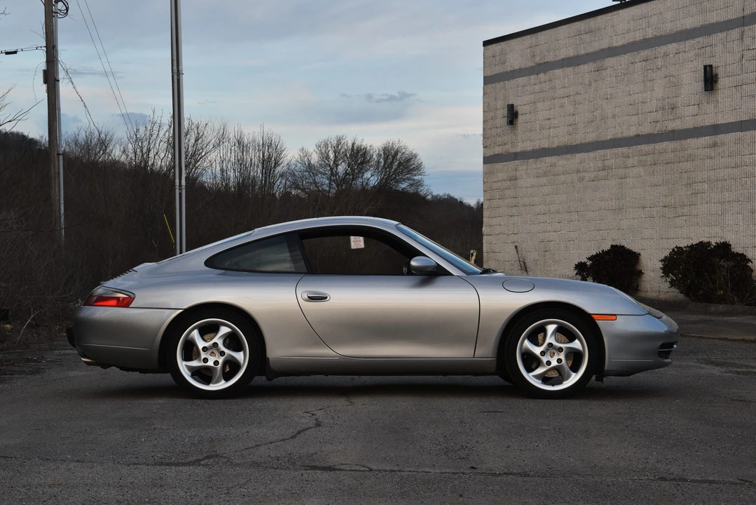1999 Porsche 996 Carrera - Image 24 of 31