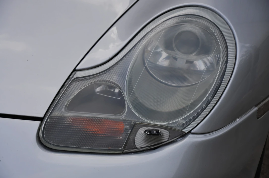 1999 Porsche 996 Carrera - Image 26 of 31