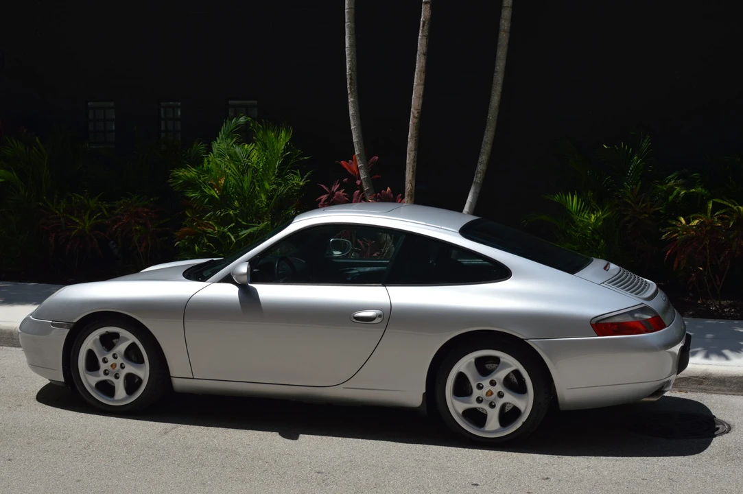 1999 Porsche 996 Carrera - Image 10 of 31