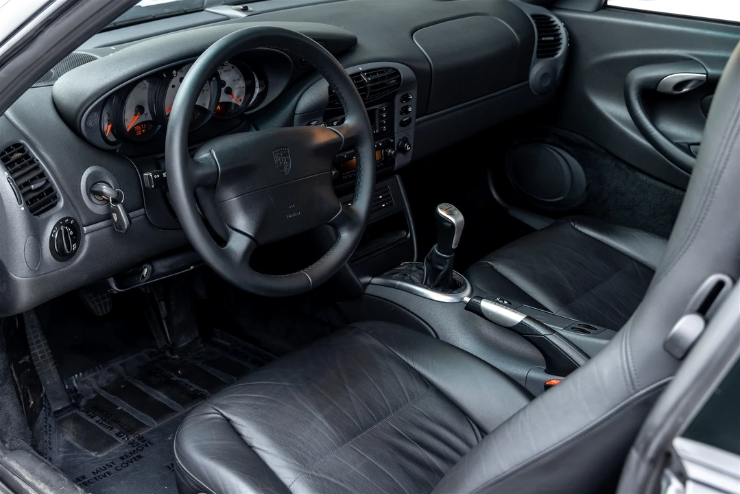 1999 Porsche 996 Carrera - Image 27 of 31