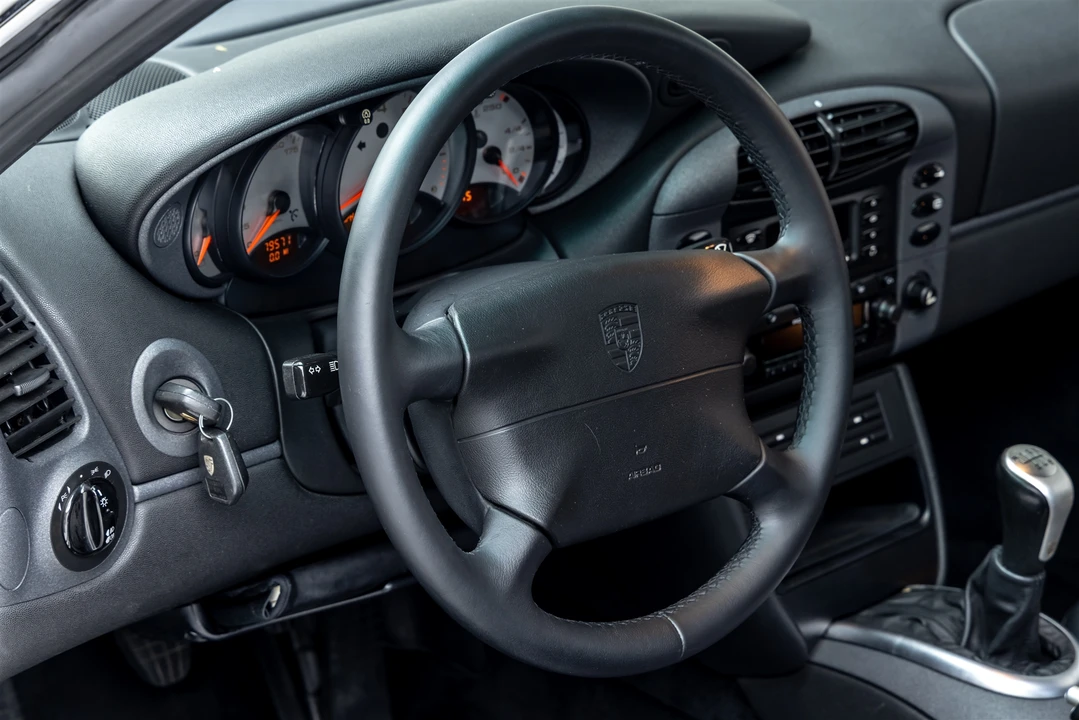 1999 Porsche 996 Carrera - Image 28 of 31