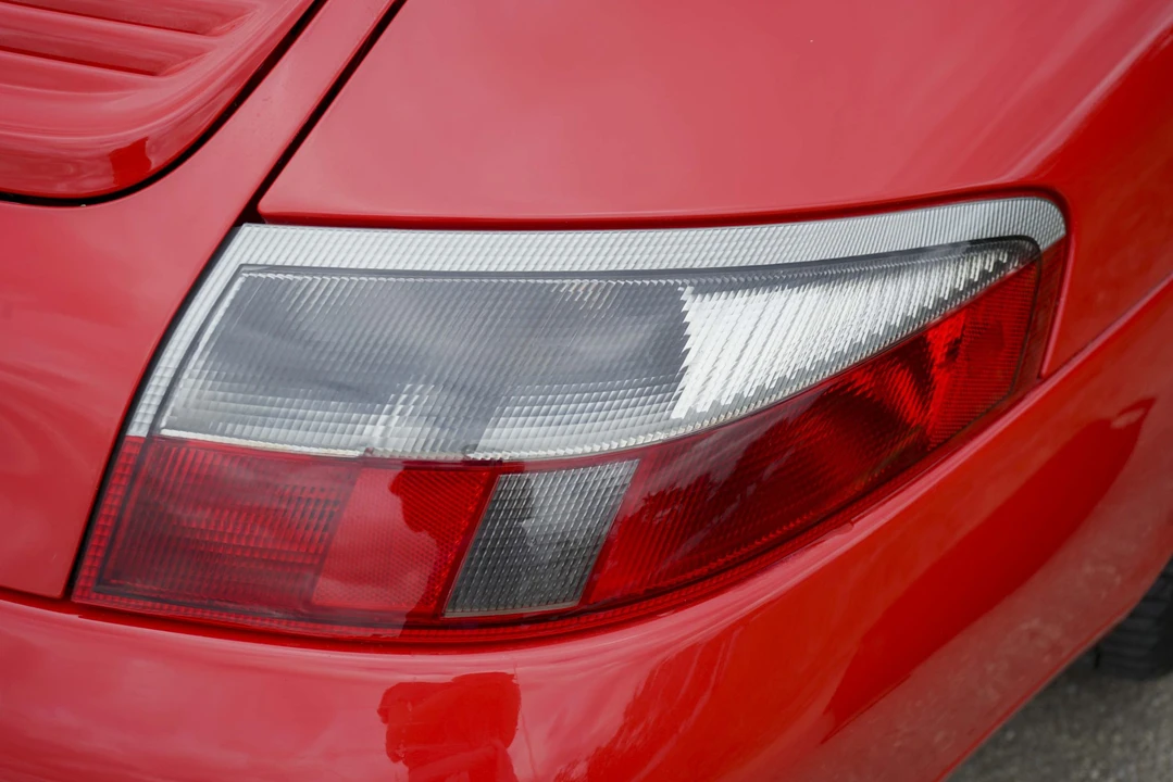 1999 Porsche 996 Carrera - Image 26 of 31