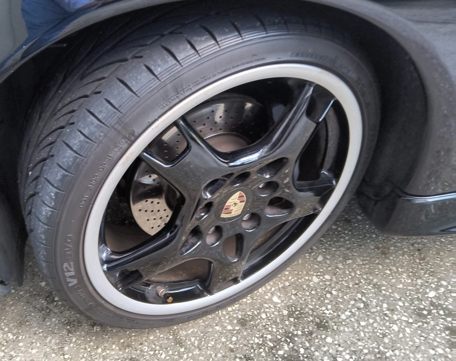 1999 Porsche 996 Carrera - Image 26 of 31