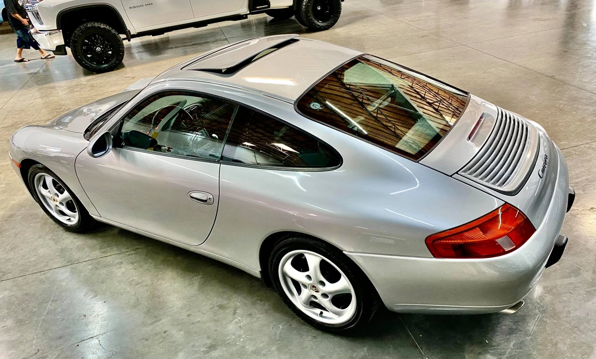1999 Porsche 996 Carrera - Image 28 of 31