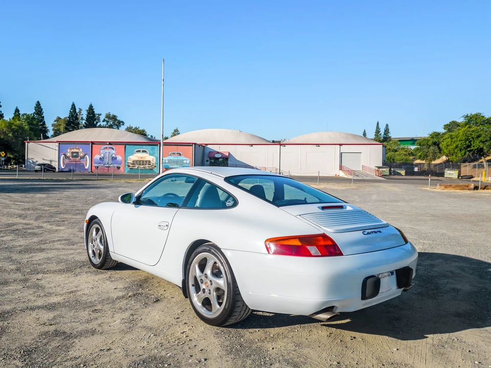 1999 Porsche 996 Carrera - Image 9 of 31