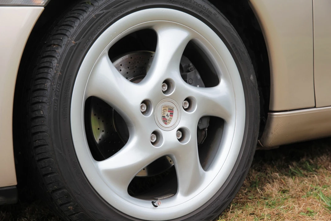 1999 Porsche 996 Carrera - Image 28 of 31