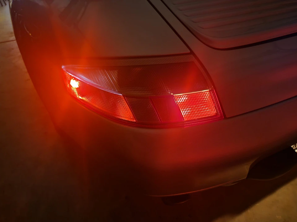 1999 Porsche 996 Carrera - Image 27 of 31