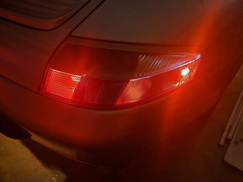 1999 Porsche 996 Carrera - Image 28 of 31