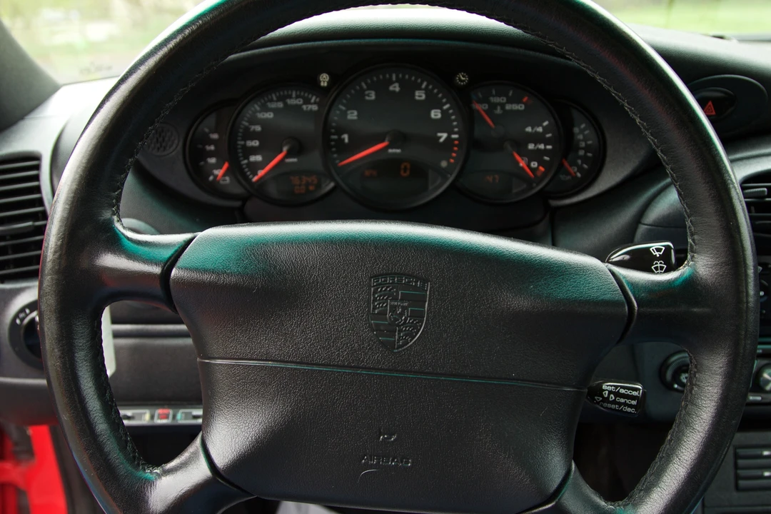 1999 Porsche 996 Carrera - Image 28 of 31