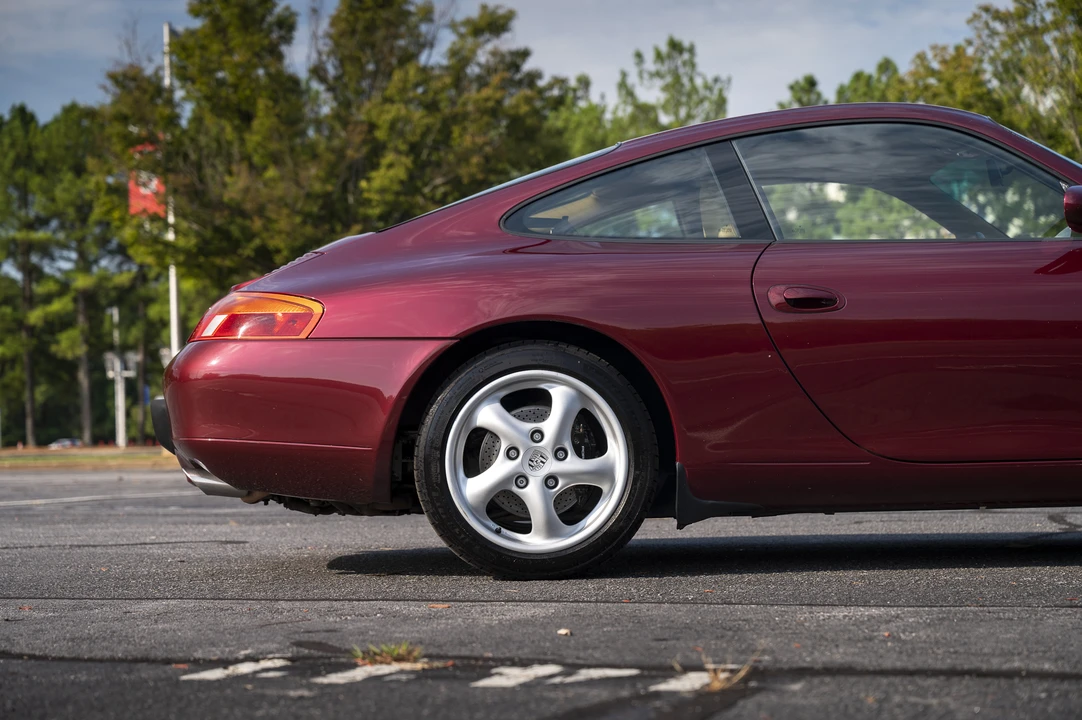 1999 Porsche 996 Carrera - Image 24 of 31