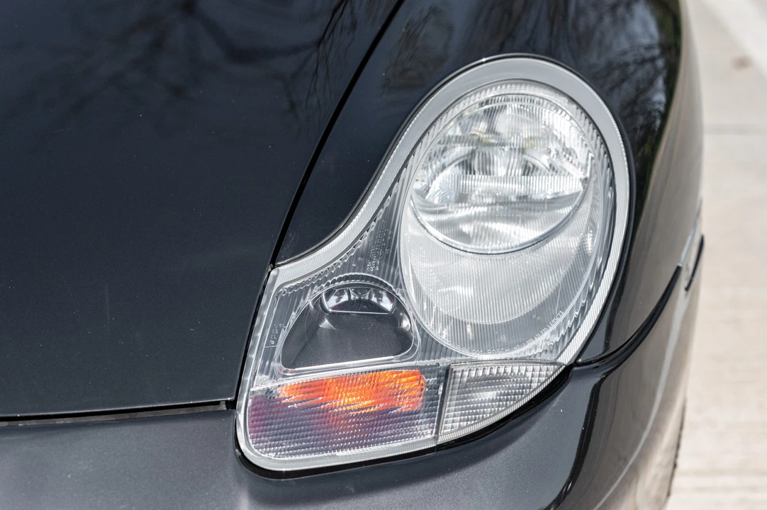 1999 Porsche 996 Carrera - Image 28 of 31