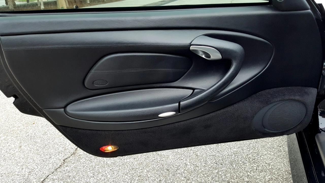 1999 Porsche 996 Carrera - Image 28 of 31