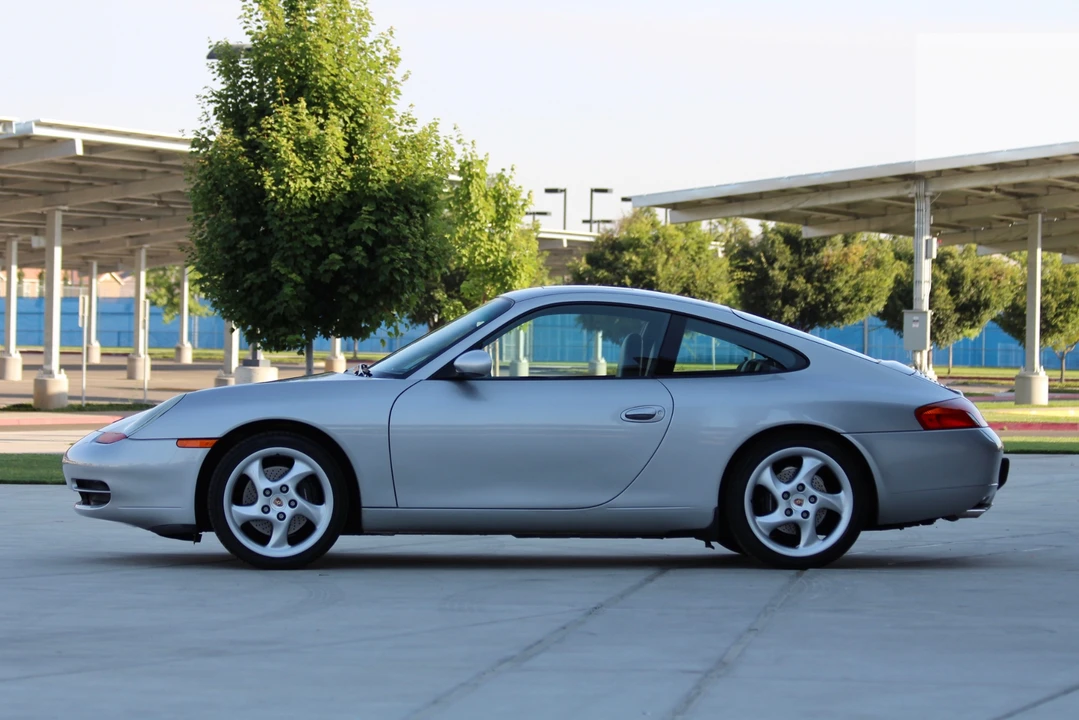 1999 Porsche 996 Carrera - Image 11 of 31