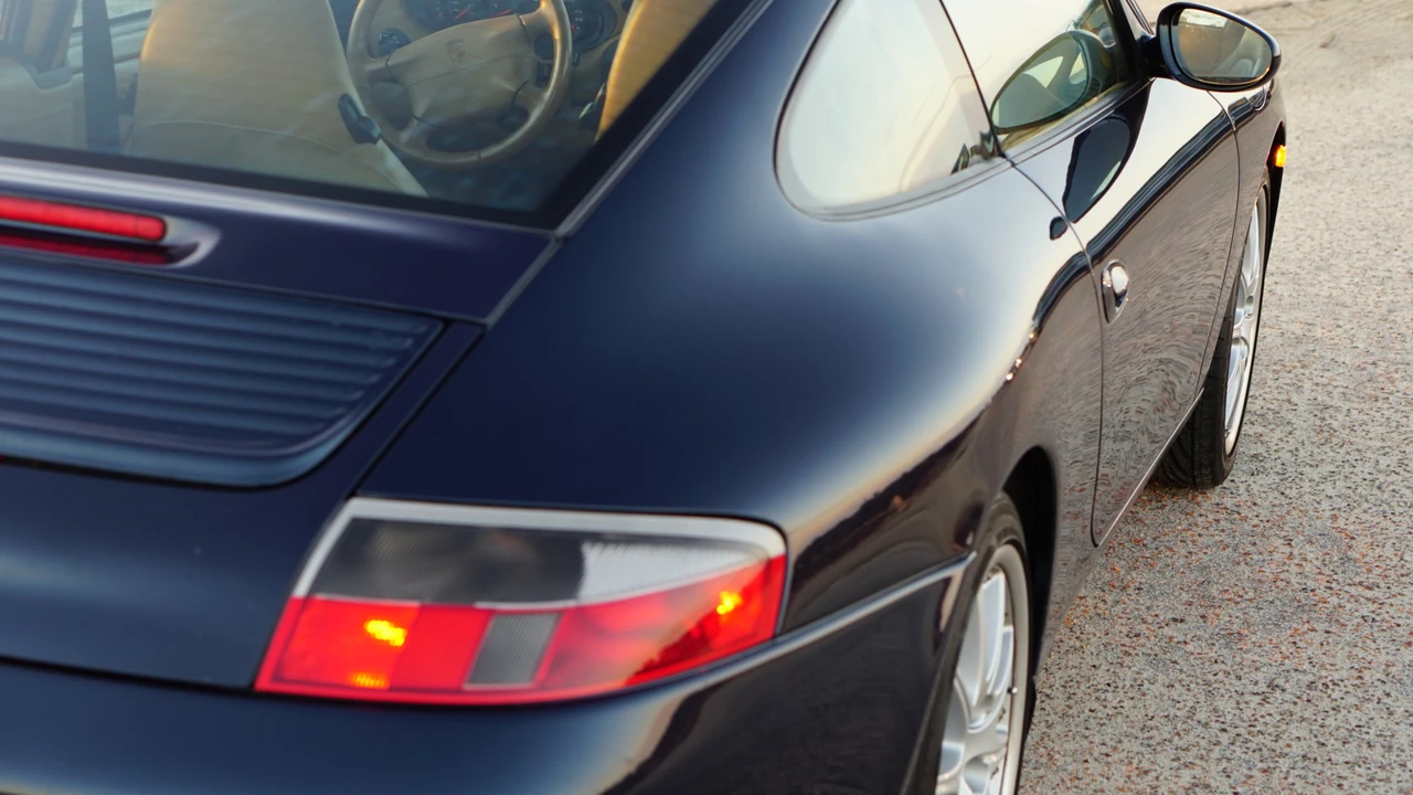 1999 Porsche 996 Carrera - Image 24 of 31