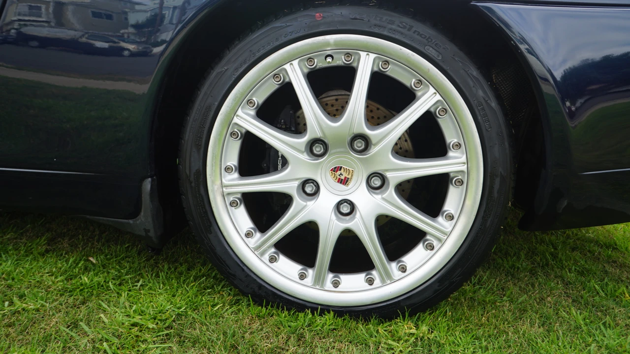 1999 Porsche 996 Carrera - Image 28 of 31