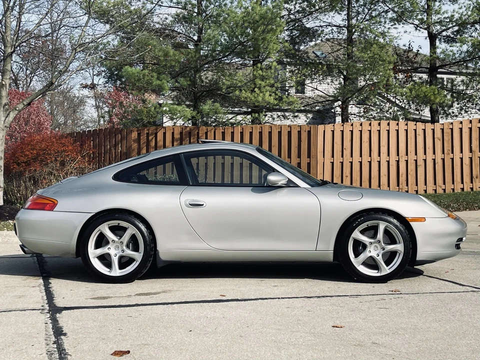 1999 Porsche 996 Carrera - Image 24 of 31